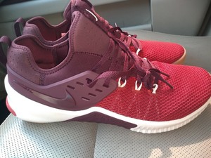 nike metcon burgundy