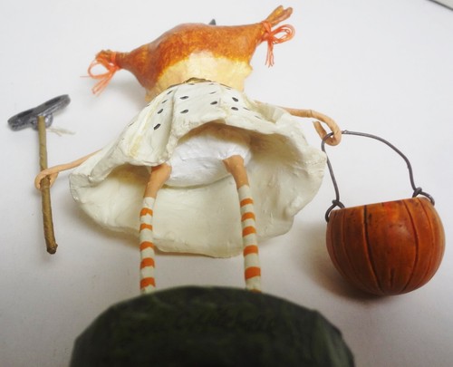 Sgnd LORI MITCHELL American Folk Art FLIRTY GERTIE WITCH with JACK O'LANTERN - Picture 10 of 13