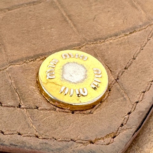 Cartera MIU MIU Love Letter Cuero Croco-Repujado Tríptico Compacto Beige Auténtica - Imagen 17 de 24