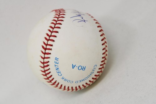 Rickey Henderson PSA/DNA Signed Auto Baseball A's Yankees ID:467449 - Picture 5 of 6