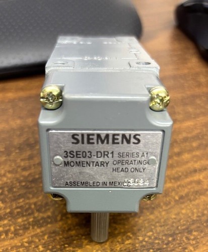 * SIEMENS 3SE03-SA6PC / 3SE03SA6PC LIMIT SWITCH WITH 3SE03-DR1 OPERATING HEAD - Picture 3 of 3