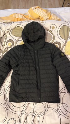 Stone Island micro puffer in farbe schwarz. Size L 