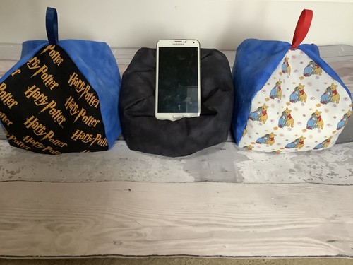 X3 Harry Potter Eeyore schwarz passt auf alle Handys iPhone Desktop Kissen Halter Ständer - Bild 1 von 6