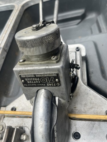 COMMUNICATIONS TECHNOLOGY 710 CUTTER PRESSER W/ HARD SHELL CASE - Picture 3 of 6