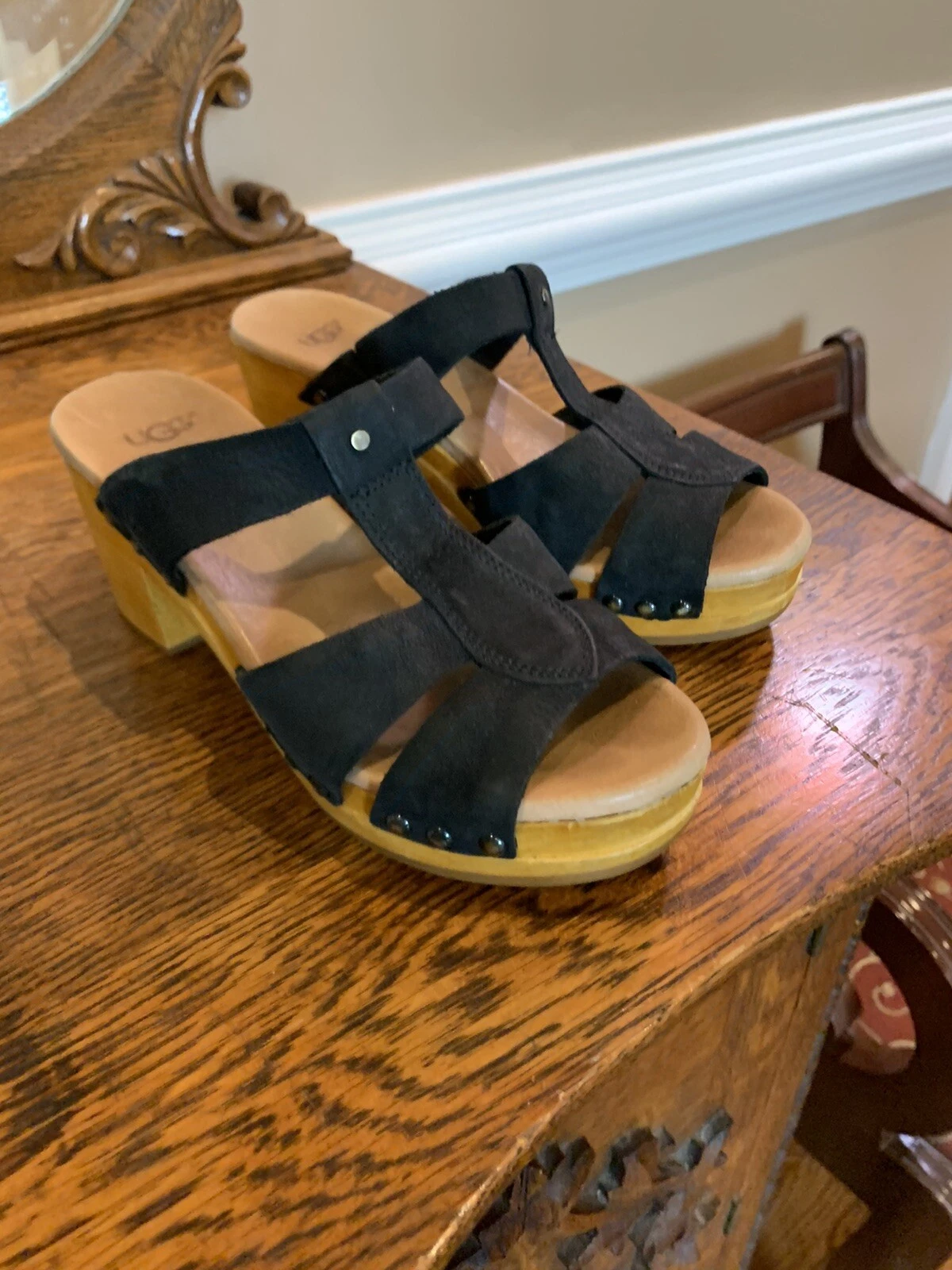 Sandali scarpe UGG Australia Jennie neri in pelle con borchie e legno US 6 M EUR 37