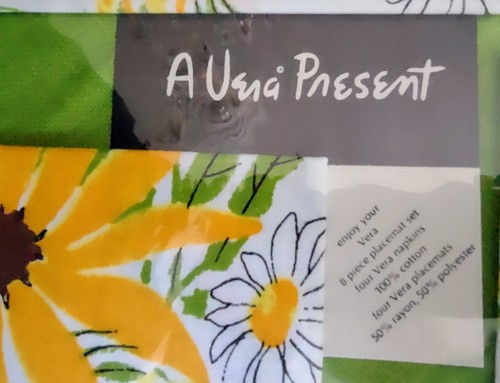 Vera Neumann ~ 8-Piece Set ~ PLACEMATS and NAPKINS ~ Sunflowers ~ NEW in Package - Picture 2 of 4