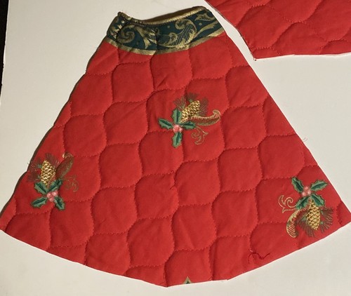 Lot Of 2 Vintage Cutter Quilt Pieces Cut From Vintage Christmas Tree Skirt - Picture 3 of 6