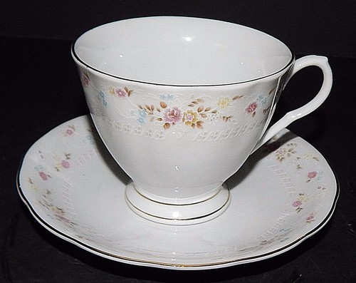 2 China Porcelain Cups & Saucers Nanjing Pagoda Mark Floral Rose Gold Rim - Picture 9 of 12