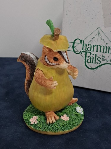 Charmante Schwänze Figur Streifenhörnchen verkleidet Birne Kostüm Harz 3,5" groß - Bild 2 von 4