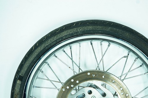 07 Harley Sportster Custom XL883C OEM Front Wheel Rim Tire BROKEN Spoke 21" 1352 - Picture 18 of 23