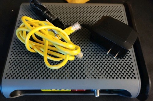 FAST INTERNET | Motorola MG7540 16x4 Cable Modem Plus AC1600 WiFi Router - Picture 4 of 5