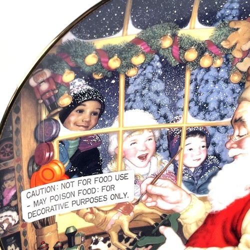Vintage Avon Santa’s Loving Touch 1996 Christmas Porcelain Plate 22k Gold Trim - Picture 3 of 11