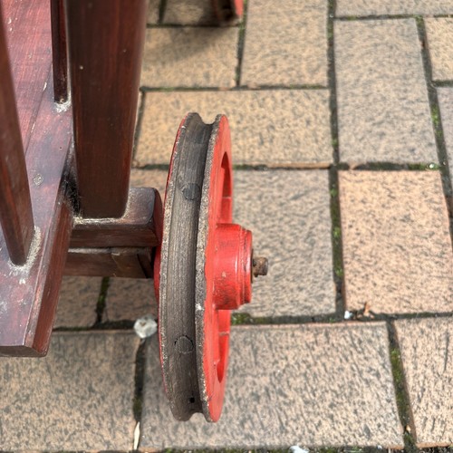 old vintage dog cart/ pony cart with wooden wheels - Picture 6 of 7