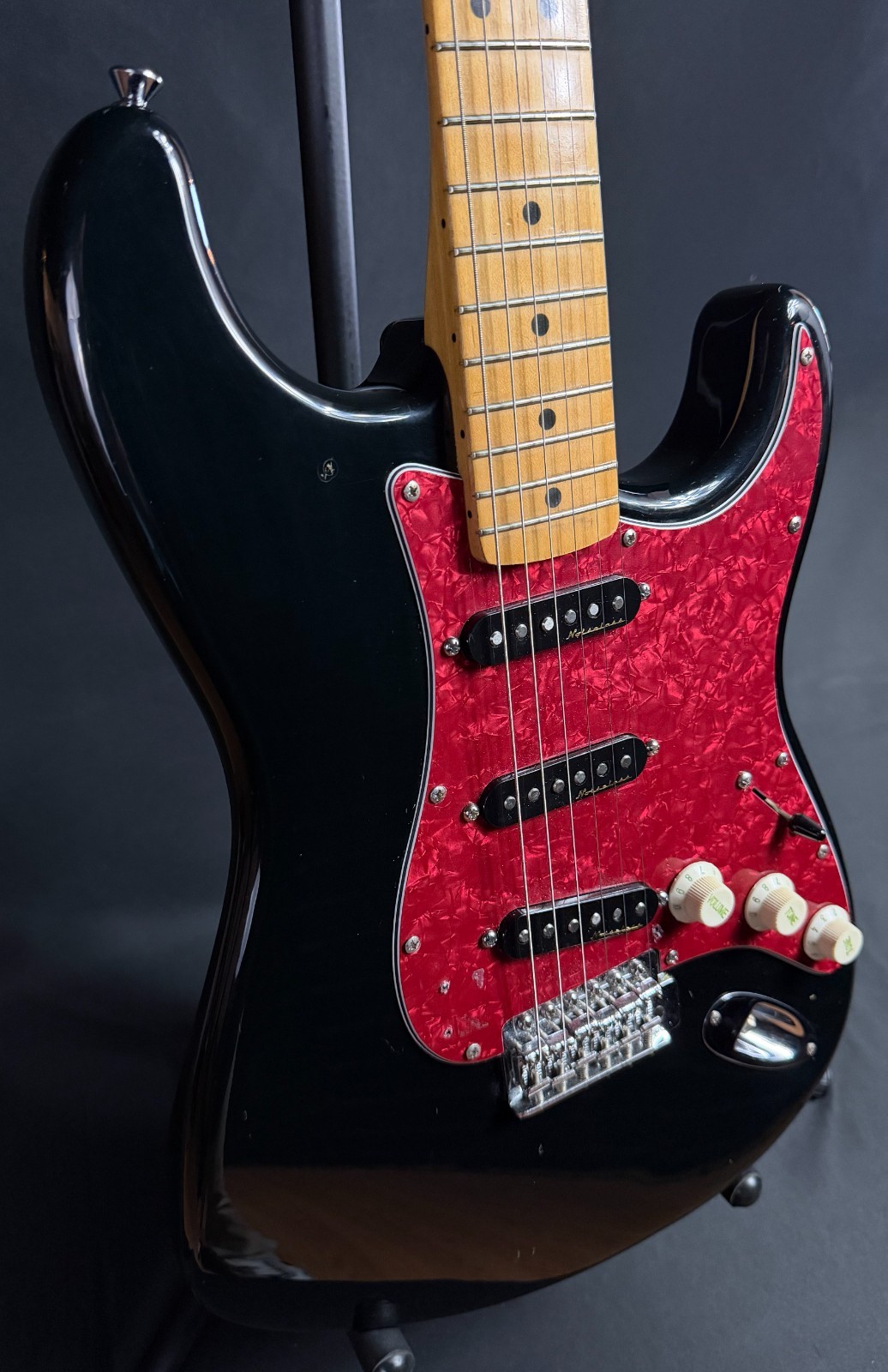 1993 Fender Standard Stratocaster Electric Guitar Gloss Black w/ Noiseless PU's