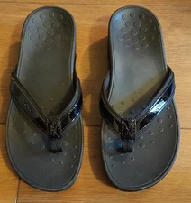 Vionic Womens 10 Wide Black Flip Flop Sandals High Tide Patent Leather Platform