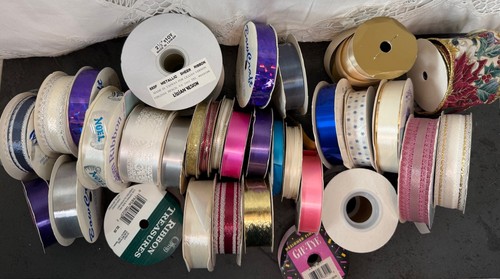 Vintage Corsage Weihnachtsgeschenk-Spitze Kanten BAND Spule/Rollen-Schleife Handwerk GROSSES LOS 32 Rollen - Bild 1 von 9