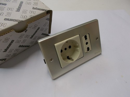 BTICINO MAGIC SCHUKO 5440/3+ PRESA BIPASSO 5180 + SUPPORTO +PLACCA 503/41NR - Picture 5 of 5