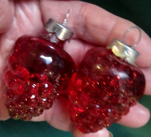 2 VTG LUCITE RED w/ GOLD FLAKES BERRY GRAPE FLOWER XMAS ORNAMENTS 4.5" AROUND - Picture 6 of 12