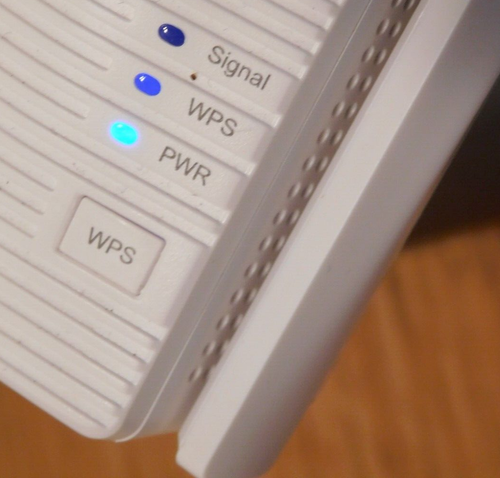 BROS TREND BrosTrend Répéteur WIFi dual band extender E1 AC 1200 AMPLIFICATEUR - Photo 2/9