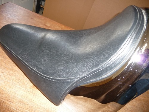 Harley Davidson OEM 2005 Fatboy CVO chrome solo seat complete w tail piece trim - Picture 8 of 21