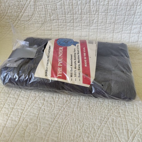 New Vintage Caron 1 Lb Black Yarn Fine Sport Weight #2 3oz - 6 Skeins - Picture 3 of 24