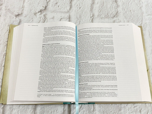 NIV Beautiful Word Coloring Bible, Hardcover, New - Imagen 3 de 8