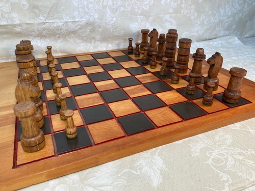 Tablero de juego pintado de madera Charles Etter de colección con piezas de ajedrez de madera estilo Staunton - Imagen 5 de 12