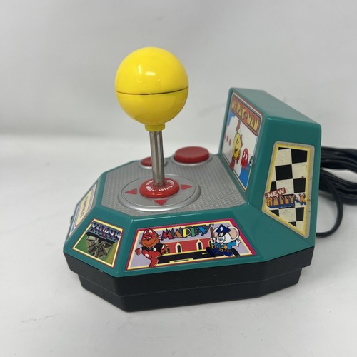 Joystick di controllo Jakks Pacific Ms PacMan 2004 Namco plug and play - Foto 4 di 7