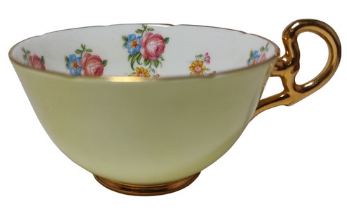 Taza de té Royal Grafton de colección porcelana de hueso amarilla con rosas en el interior y adornos dorados - Imagen 5 de 11