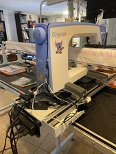 Q'Nique 19 Longarm with 12' table, and electronics (QCT 6)