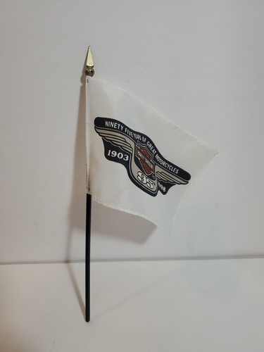 Harley Davidson 95 Aniversario Pequeña 4"x6" Mini Bandera Mano Palo Bandera - Imagen 1 de 3