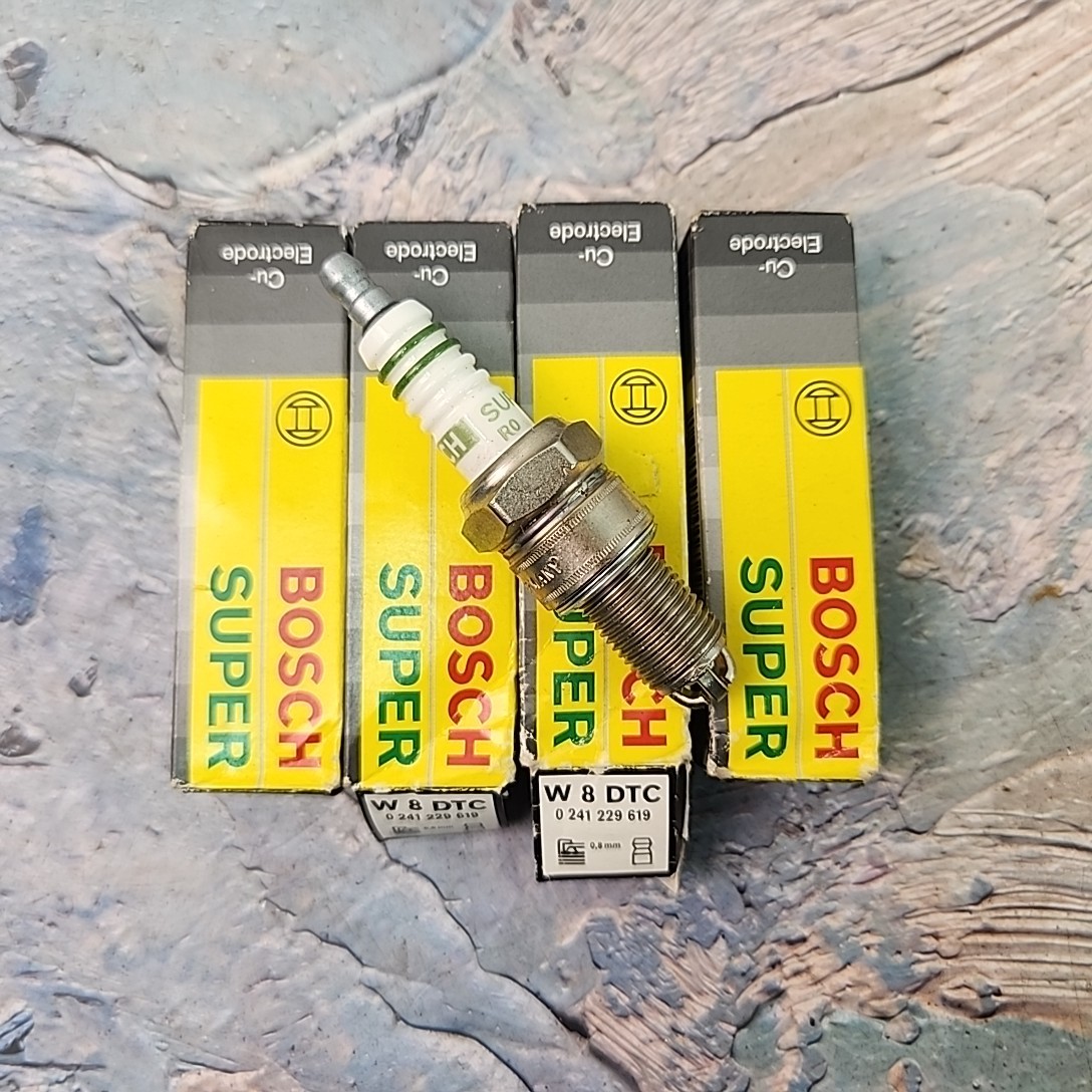 4pc Bosch W8DTC 0241229619 Copper Spark Plugs Fits Mercedes-Benz Aston Martin