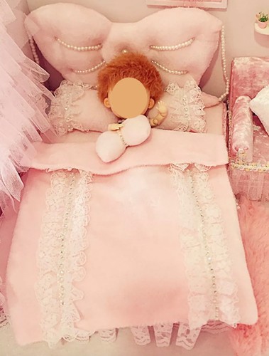 Puppenhaus Bettset im Maßstab 1:12 mit Spitzenbettwäsche & Baldachin Miniaturkissen - Bild 6 von 10