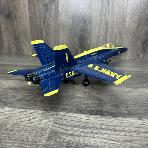Vintage Blue Angels F-18 Hornet modellino pressofuso jet - US Navy 1:48 - Foto 4 di 15