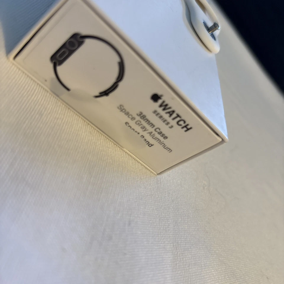 Solo para piezas Apple Watch Series 3 38 mm Estuche de aluminio con correa deportiva blanca Foto 3 de 4