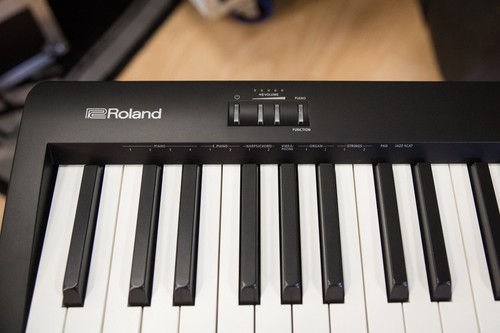 Roland FP-10 Digital Piano - Black KEY ESSENTIALS BUNDLE - Picture 10 of 15