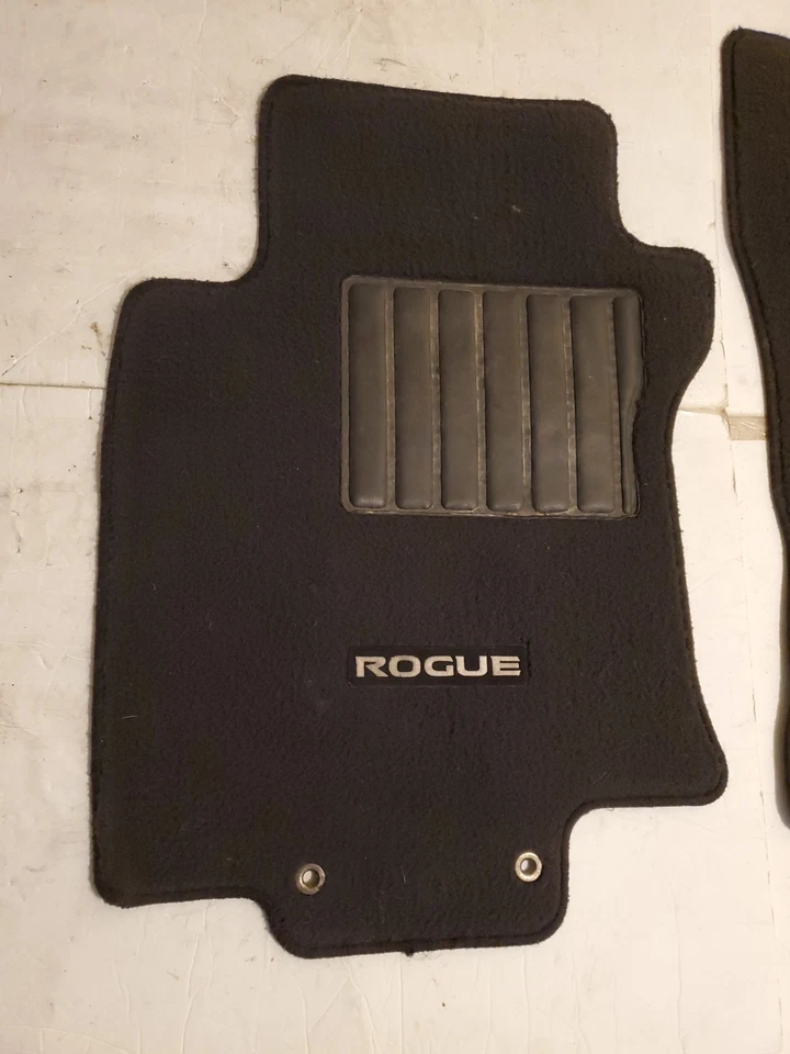 Alfombrillas negras delanteras izquierda y derecha Nissan Rogue 2017-2021 OEM BONITAS Foto 2 de 4