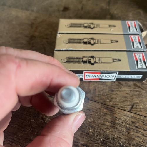 3 NOS Champion 592 Copper Plus Spark Plug RJ12C - Picture 4 of 6