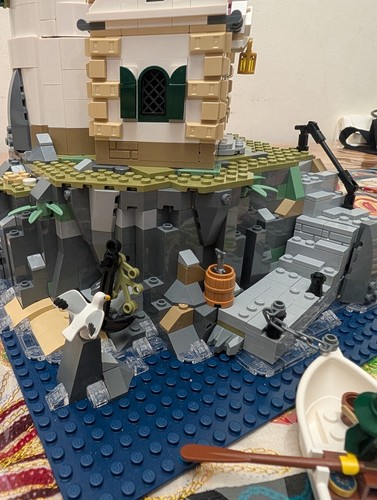 LEGO Ideas: Motorized Lighthouse (21335) 100% Complete WITH NEW STICKER SHEETS - Picture 8 of 16