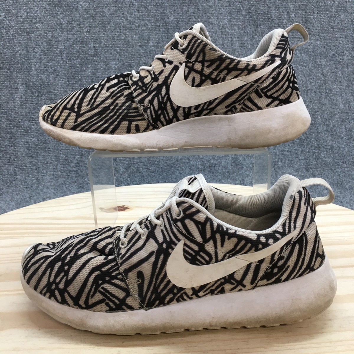 Nike Shoes Womens 8.5 Roshe One Print Running Sneakers