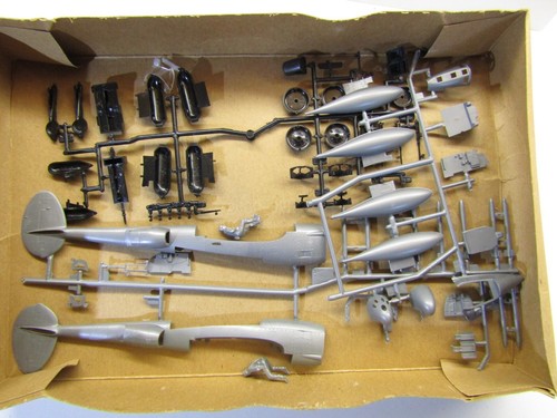 Monogram 1:48 Scale Lockheed P-38 Lightning Model Kit # 6848 - Picture 9 of 12