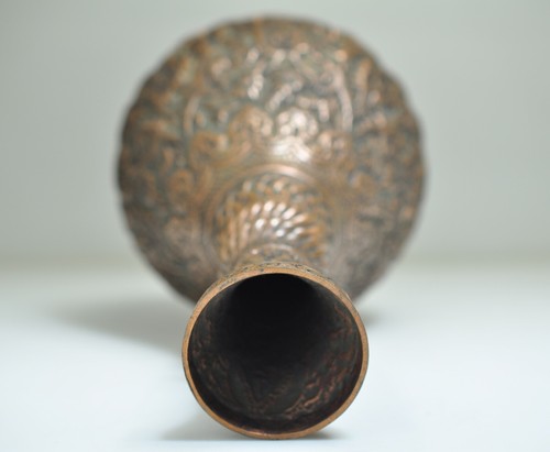 Jarrón grande de cobre persa antiguo de 13" de alto urna metalistería intrincada Oriente Medio - Imagen 8 de 10