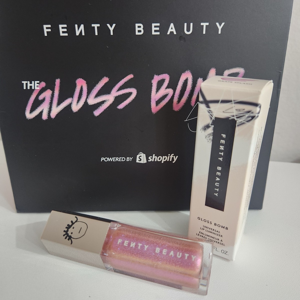 FENTY BEAUTY ラメ入りリップグロス ピンクGRAPE SPLASH FENTY BEAUTY ラメ入りリップグロス ピンクGRAPE SPLASH