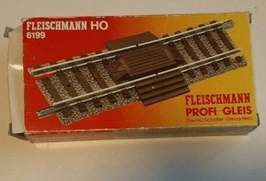sehr gut erhalten in OVP Fleischmann 6171 W H0 elektrische Weiche rechs