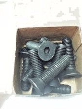12 FASTENAL FHSCS5/8 SCREWS