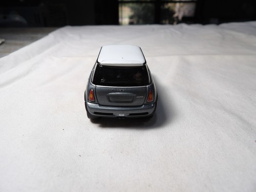 2002 MINI COOPER S 2003 JOHNNY LIGHTNING CLASSIC GOLD COLLECTION 1:64 - Picture 4 of 4