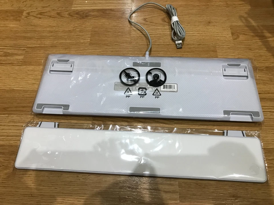 Roccat Vulcan II 2 weiß Mechanical PC Gaming-Keyboard Titan Aluminium French - Image 2 of 4