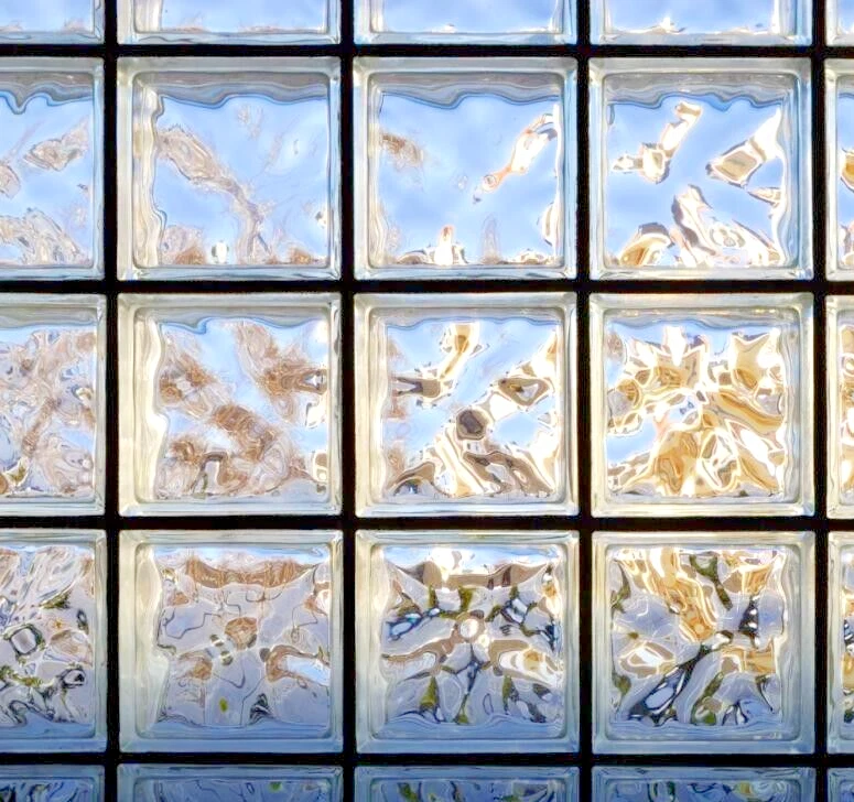 Vetromattone Trasparente Ondulato Mattone in Vetrocemento Misura 19x19 x 8 cm - Immagine 2 di 3