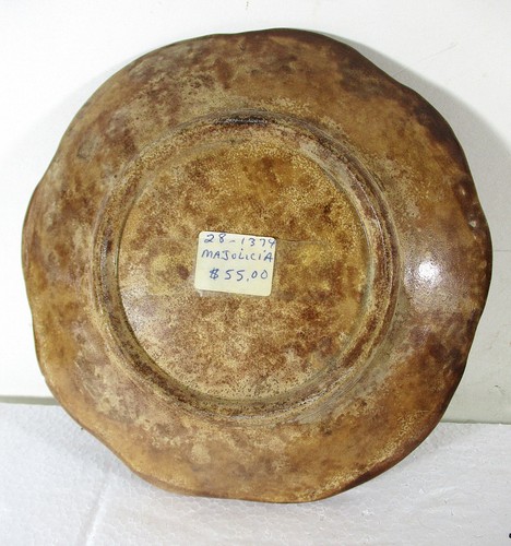 ZWEI ÄHNLICHE MAJOLIKA AUS DEM 19. JAHRHUNDERT 6 3/4 ZOLL MIT PLATTEN, BLATTDESIGNS, KEINE BESCHÄDIGUNGEN - Bild 5 von 5