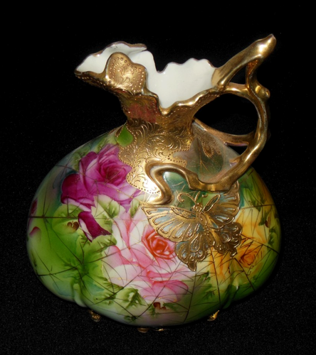NIPPON VERZIERTER GOLDHENKEL FUSS EWER KRUG BEMALT ROSA ROSEN GOLD SCHMETTERLING